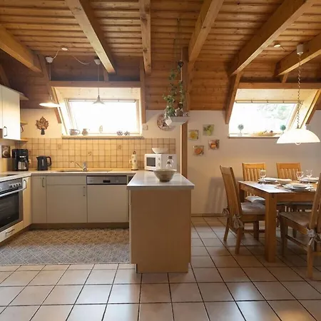 With 1 Bedroom بيت للعطل *